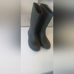 Men's rain boots size 7